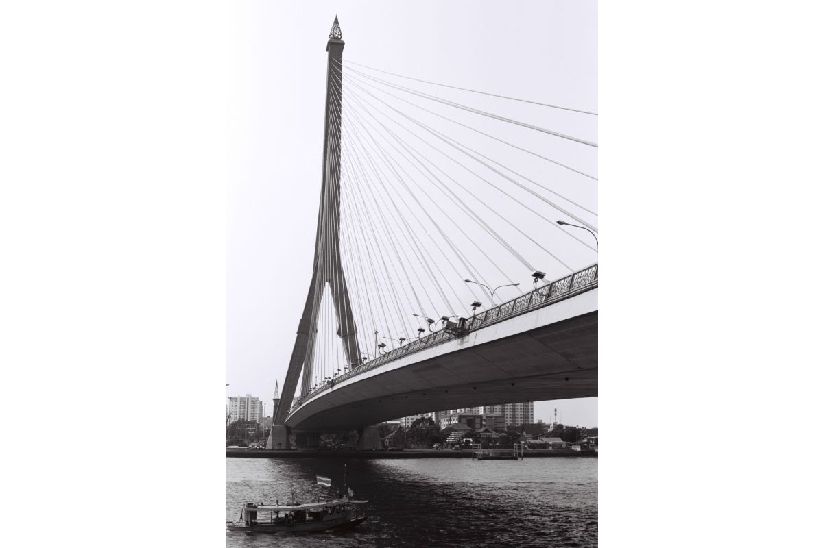 Lomography babylon kino 35mm film example photo of a bridge